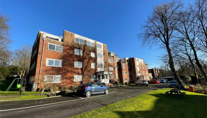 Moor End Avenue