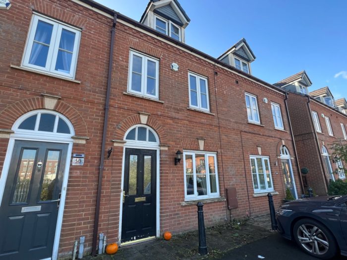 Twingates Close, Oldham JonSimon Estate Agents