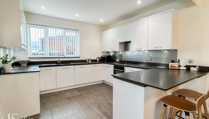 Lowercroft Road, Lowercroft