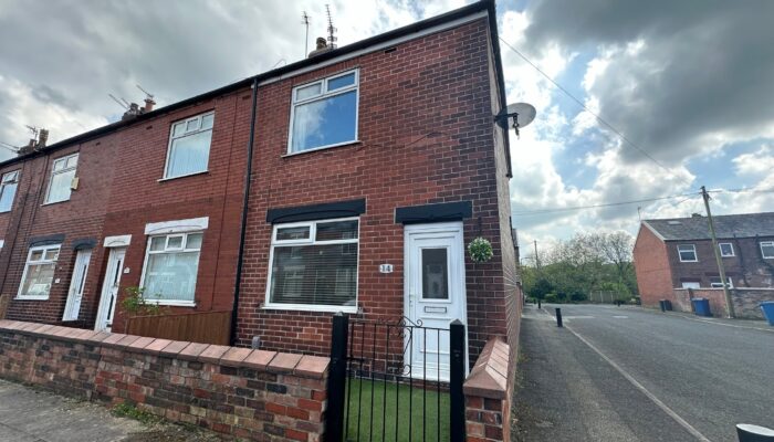 East Street, Radcliffe