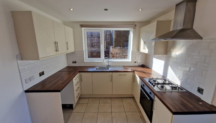 Woodley Avenue, Radcliffe