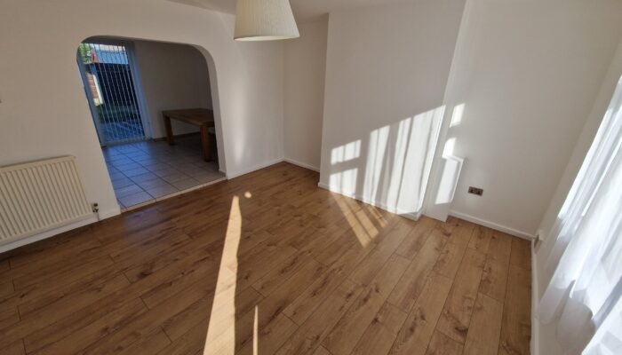 Woodley Avenue, Radcliffe