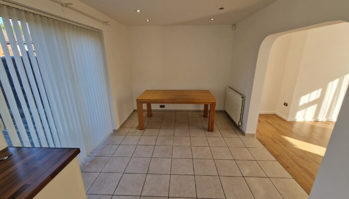 Woodley Avenue, Radcliffe