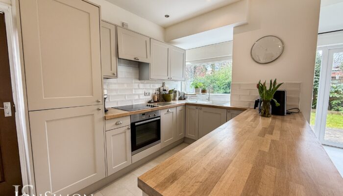 Poplar Avenue, Bradshaw