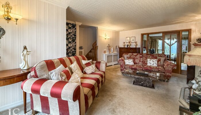 Larkfield Close, Greenmount