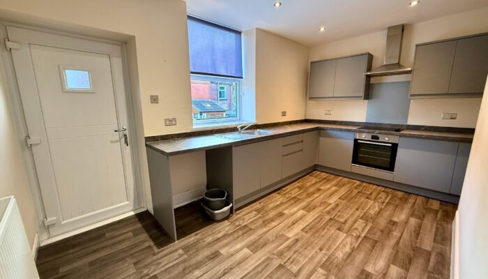 Bolton Road, Hawkshaw
