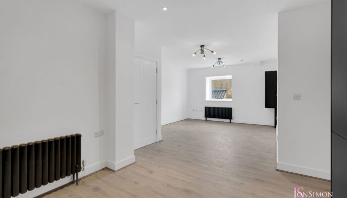 Deerplay Apartments, Heald Lane