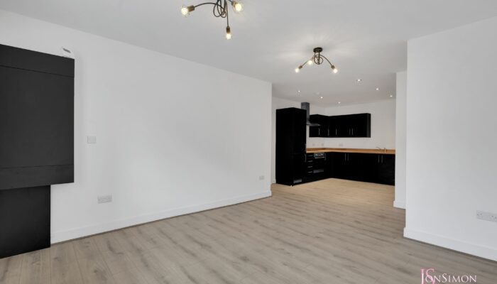 Deerplay Apartments, Heald Lane