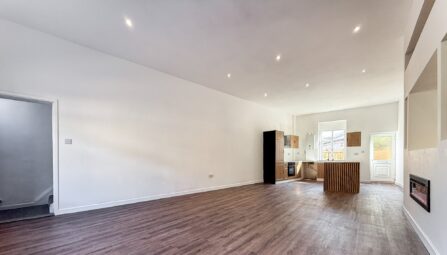 Hall Street, Walshaw