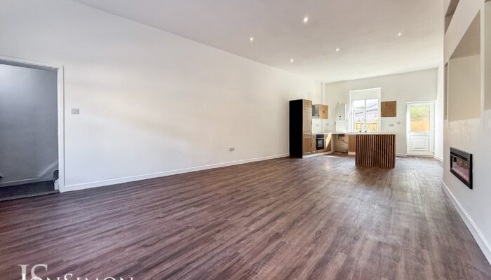 Hall Street, Walshaw
