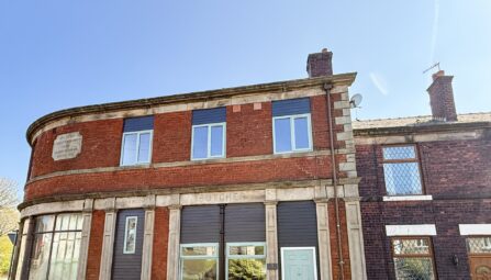Hall Street, Walshaw