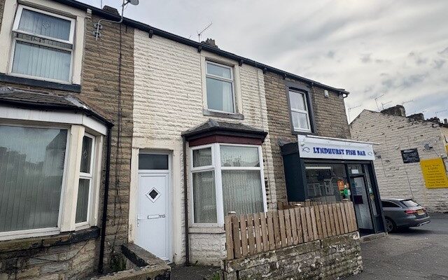 Lyndhurst Road
