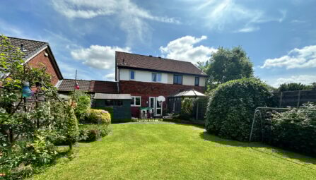 Vale Edge, Radcliffe