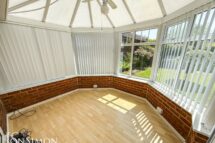 Mendip Crescent, Walshaw