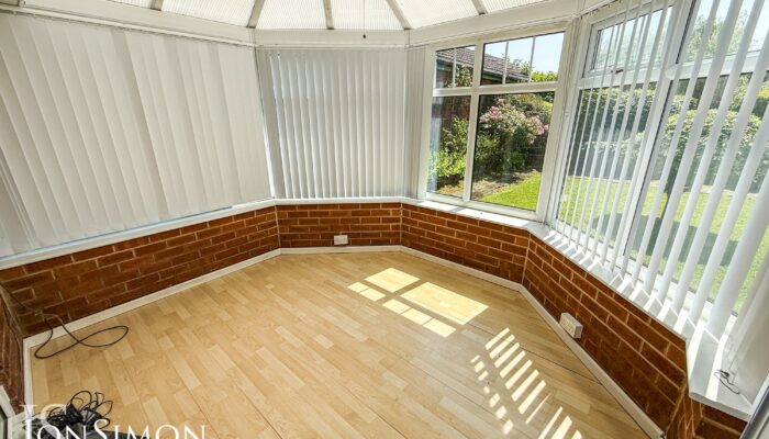 Mendip Crescent, Walshaw