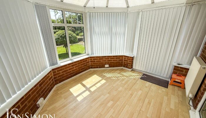 Mendip Crescent, Walshaw