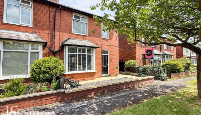 Poplar Avenue, Bradshaw