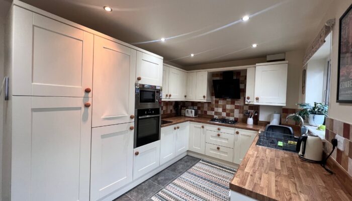 Vale Edge, Radcliffe