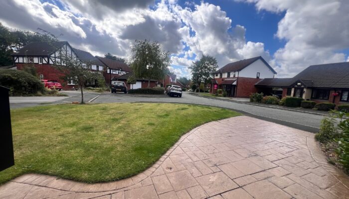 Vale Edge, Radcliffe