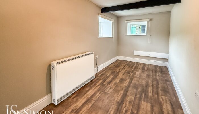 Bolton Road, Hawkshaw
