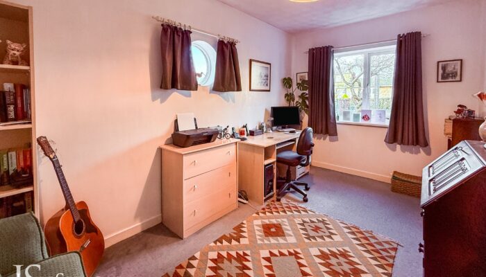 Bolton Road, Hawkshaw