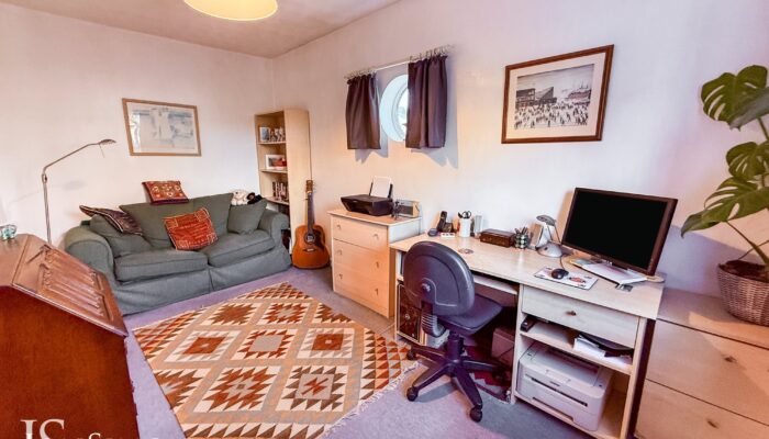 Bolton Road, Hawkshaw