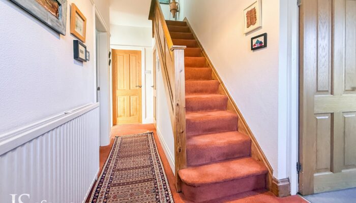 Bolton Road, Hawkshaw