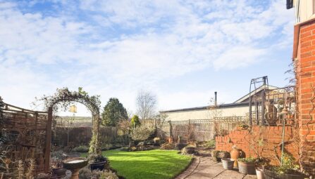 Bolton Road, Hawkshaw