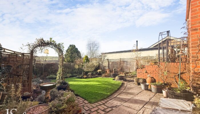 Bolton Road, Hawkshaw