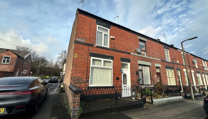 East Street, Radcliffe