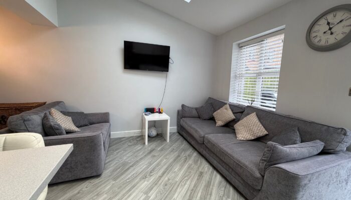 Hutchinson Way, Radcliffe