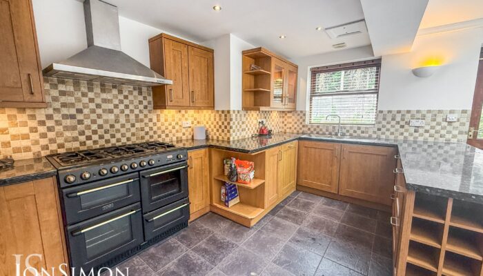 Queens Place, Summerseat