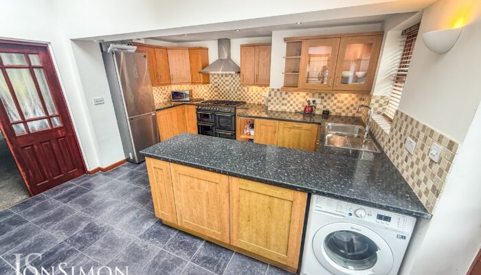 Queens Place, Summerseat