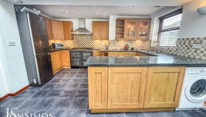 Queens Place, Summerseat