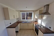 Woodley Avenue, Radcliffe