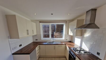 Woodley Avenue, Radcliffe