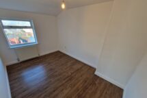 Woodley Avenue, Radcliffe