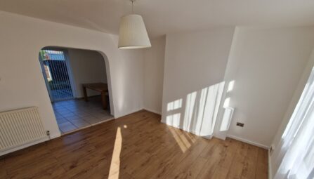 Woodley Avenue, Radcliffe