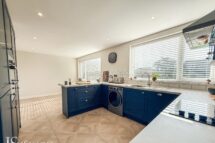 Mosley Avenue, Holcombe Brook