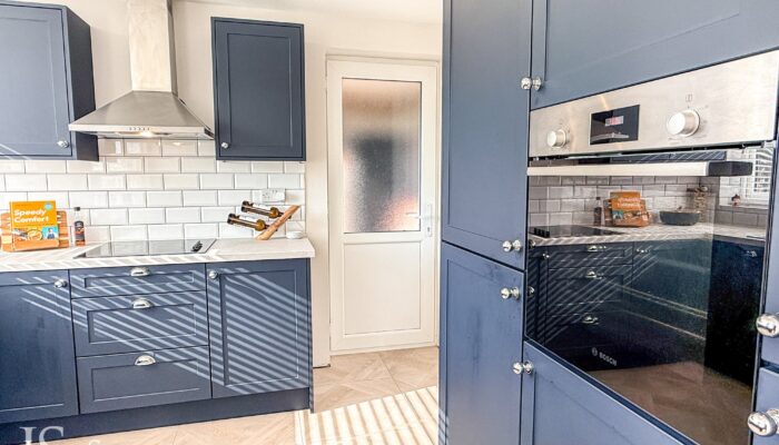 Mosley Avenue, Holcombe Brook