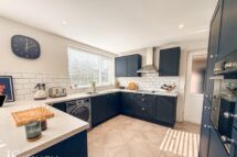 Mosley Avenue, Holcombe Brook