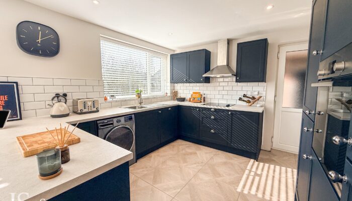 Mosley Avenue, Holcombe Brook