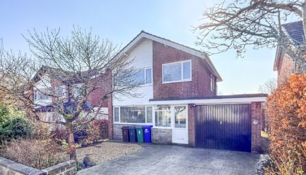 Mosley Avenue, Holcombe Brook