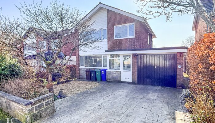 Mosley Avenue, Holcombe Brook