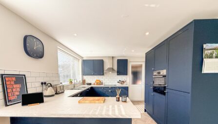 Mosley Avenue, Holcombe Brook