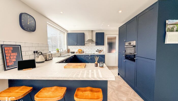 Mosley Avenue, Holcombe Brook