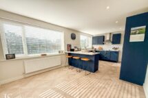 Mosley Avenue, Holcombe Brook