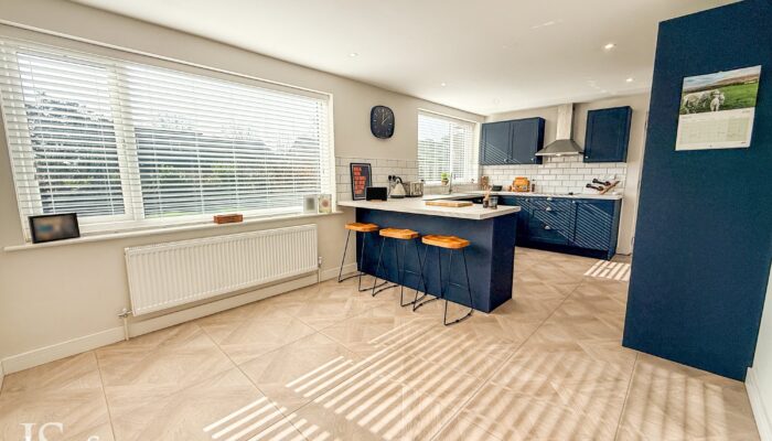 Mosley Avenue, Holcombe Brook