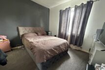 Woodley Avenue, Radcliffe