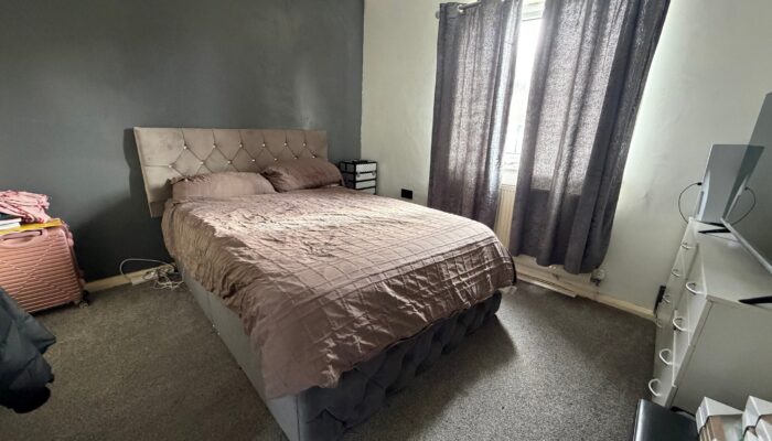 Woodley Avenue, Radcliffe